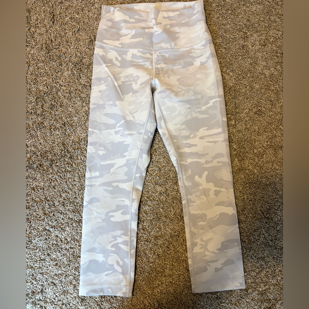 Lululemon Women's Camouflage High-Waisted Cropped Leggings 23”
